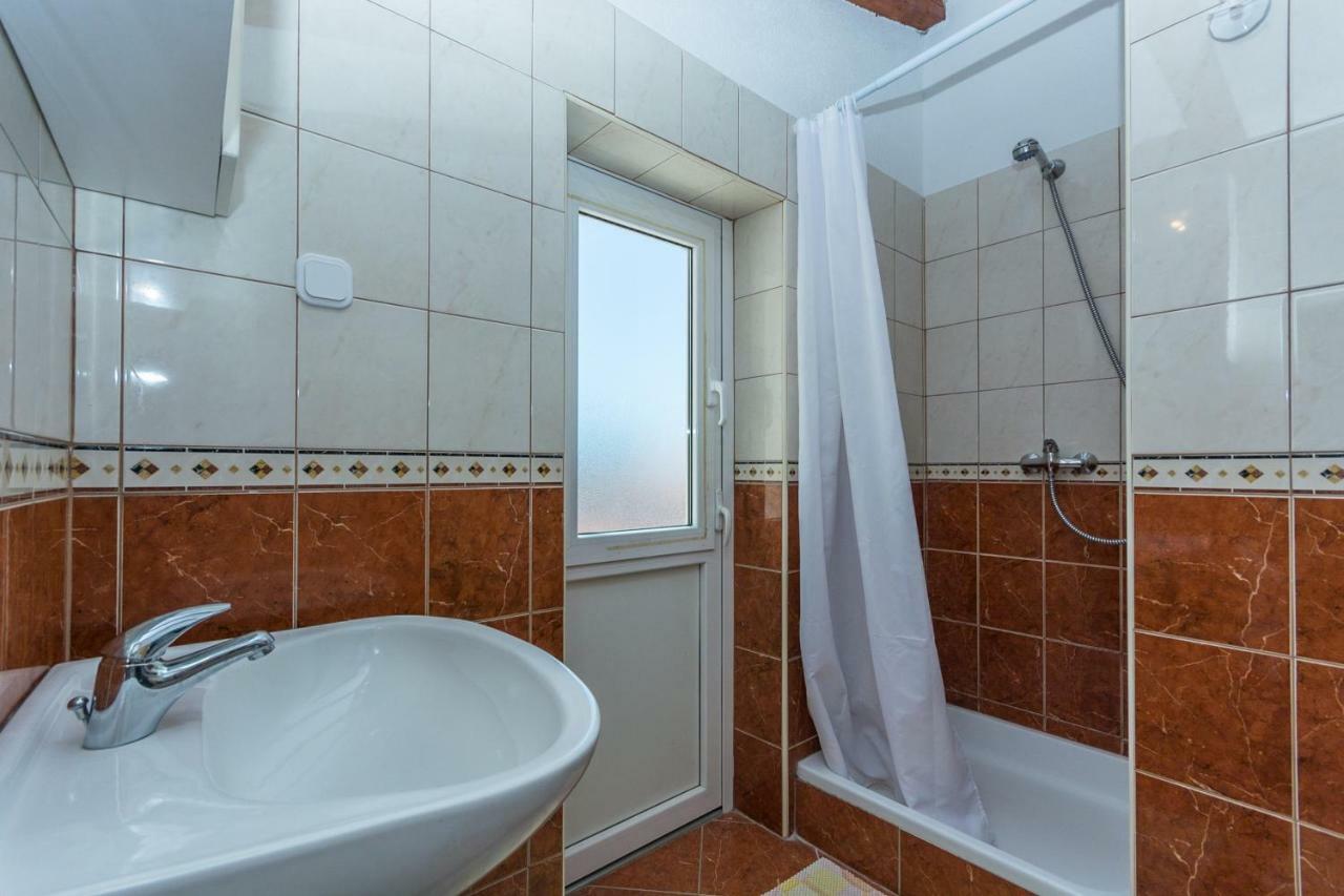 Carmen 2 Apartment Funtana Luaran gambar