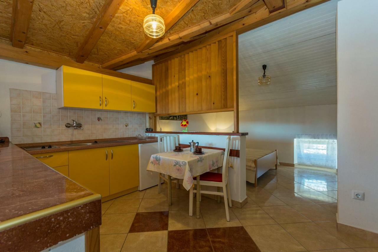 Carmen 2 Apartment Funtana Luaran gambar